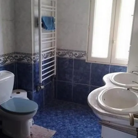 Maison Sur 3 Etages Avec Patio, Terrasse Avec Barbecue, 1 De Disponible Au 1er Etage Homestay *